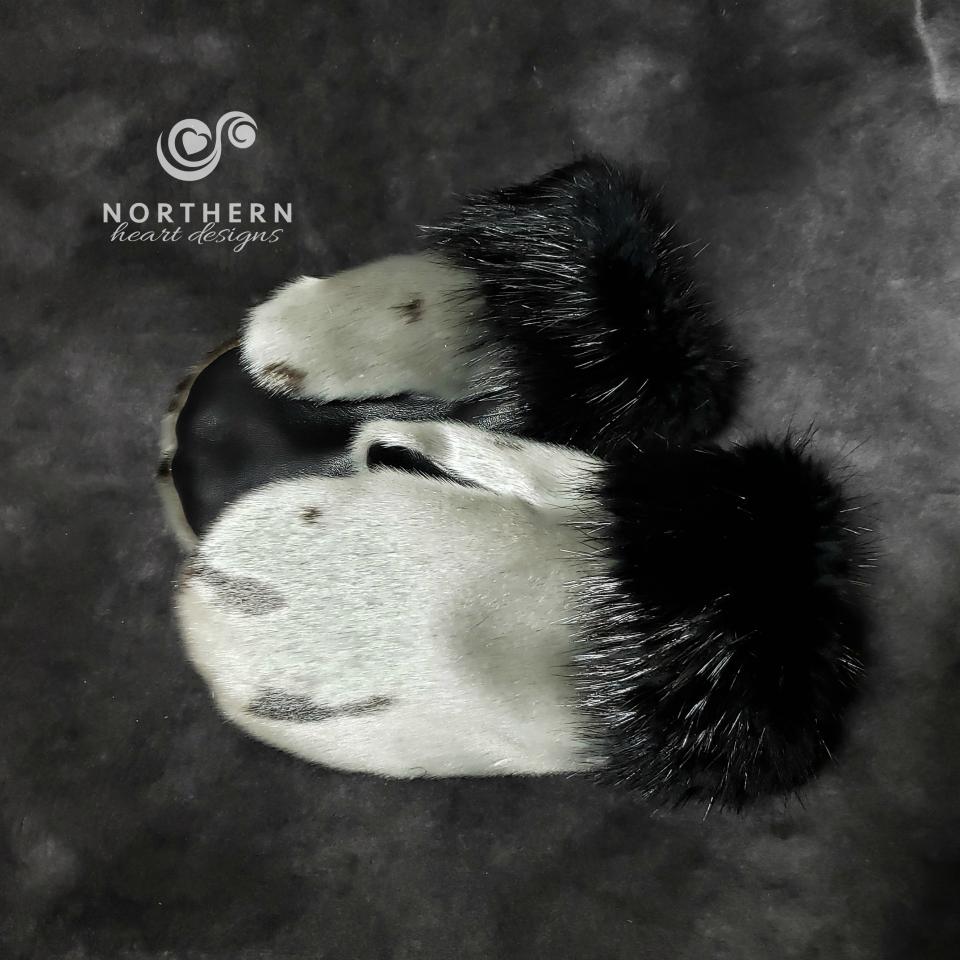 Seal mitts with beaver fur cuff