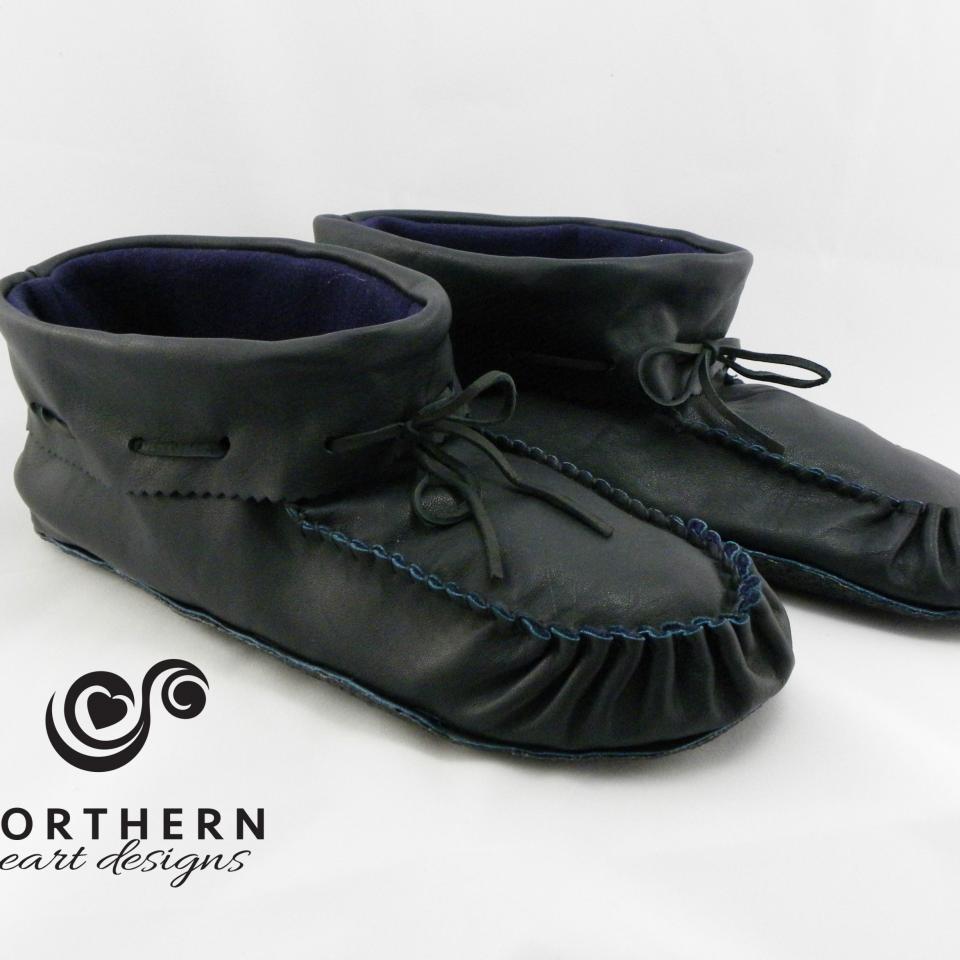 High cut outdoor moccasin, no fringe