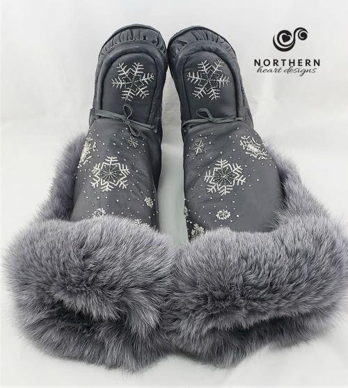 Drop-side cuff All Leather Mukluks